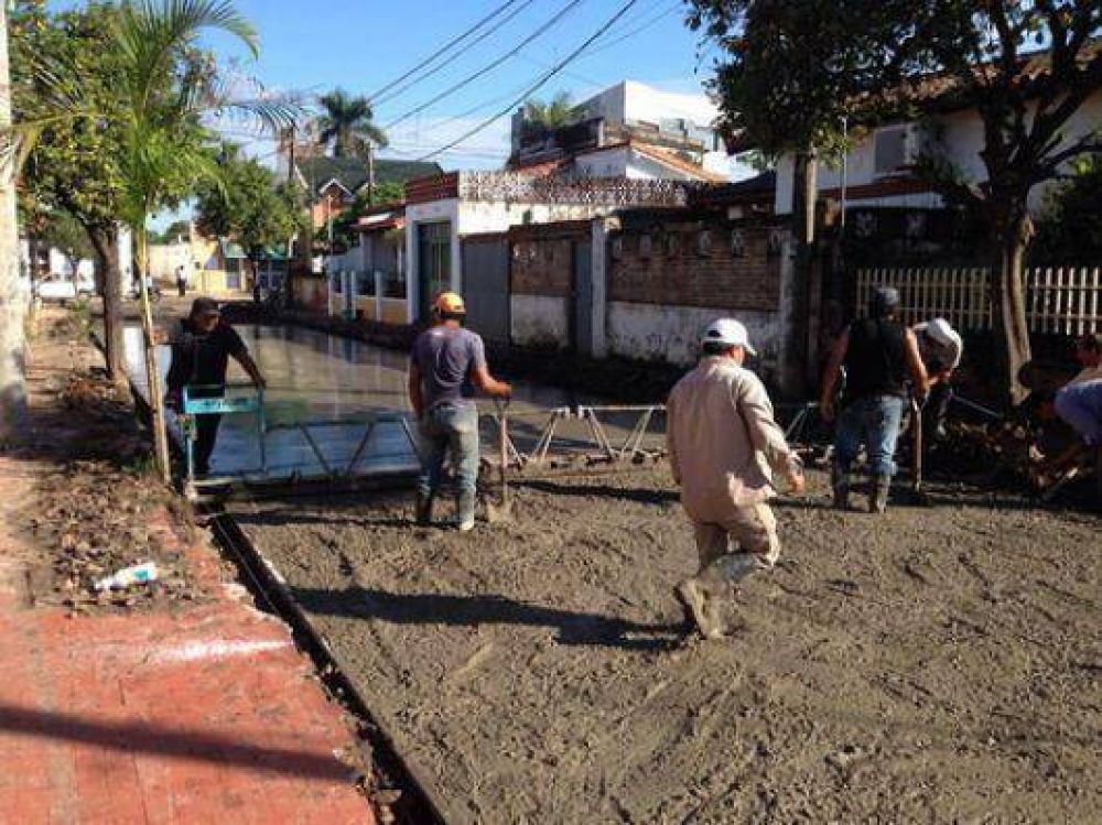 M�s calles pavimentadas en barrios y en el centro