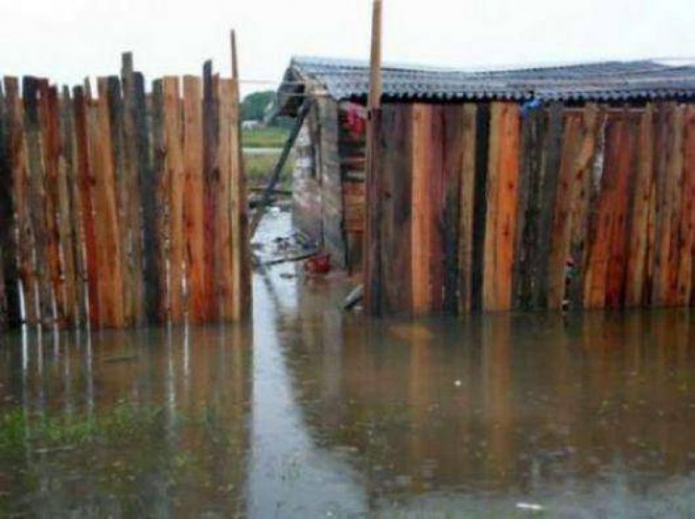 El desborde de las lagunas y arroyos afect� a 125 familias