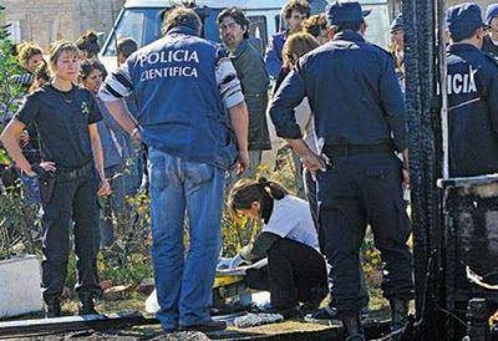 Ajusticiaron a un hombre de un tiro en la cabeza y luego le incendiaron la casa
