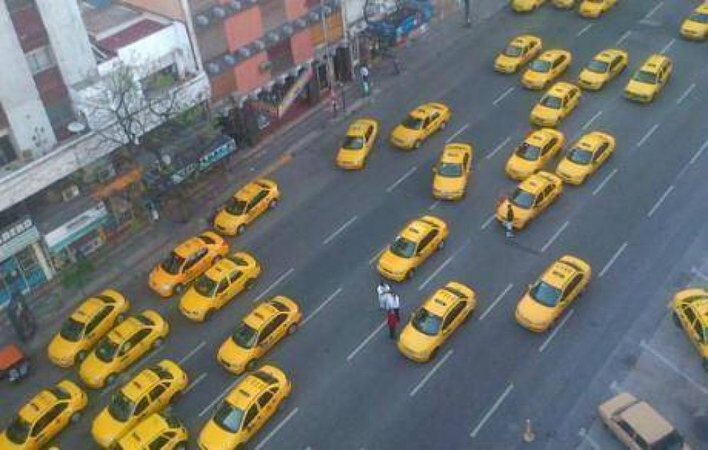 Taxistas aseguran que el 40 % de los viajes es realizado por 