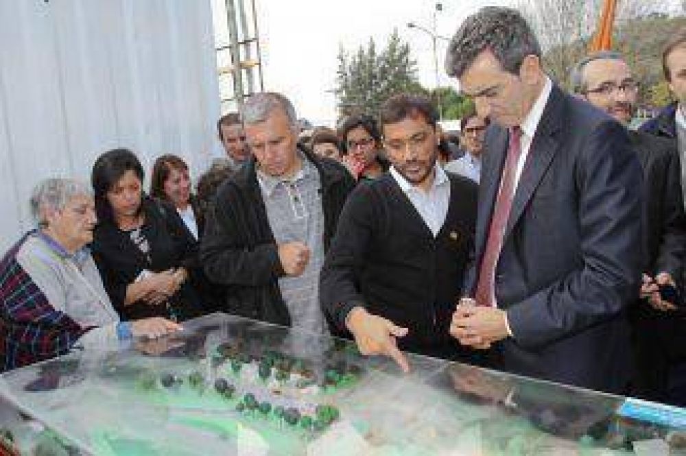 Randazzo y Mussi recorrieron paso bajo nivel en construcci�n