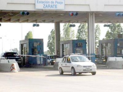Pasaron m�s de diez mil autos menos por el peaje del Puente
