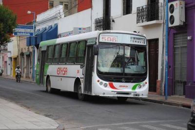 Se colgaron de un colectivo en marcha para asaltar a su chofer y a un pasajero: ocurri� en la zona norte