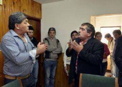 Sainete municipal impide a Ponce pagar una deuda y asumir su banca