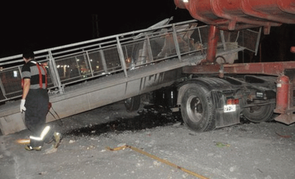 Camionero de Chivilcoy involucrado en un accidente en la ciudad de Campana 