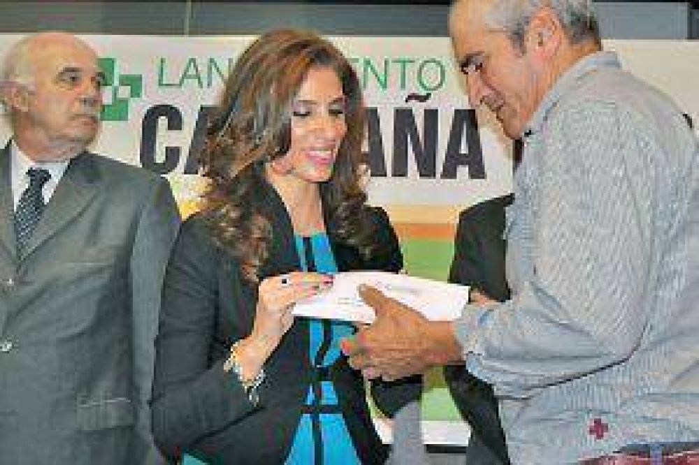 La gobernadora firm� con la Naci�n acuerdos por m�s de $35 millones