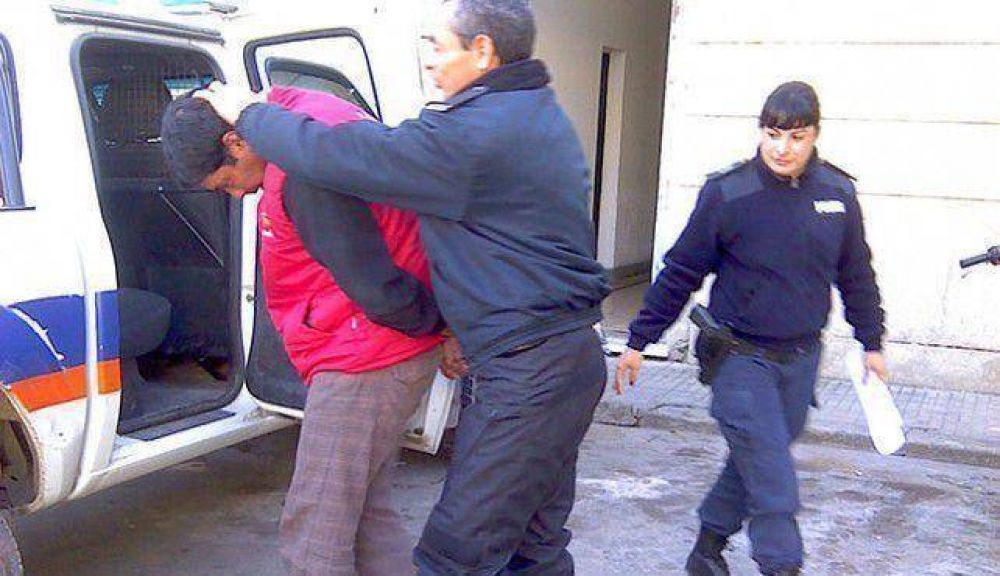 Polic�a hall� arma robada y detuvo a tres personas por hurtos y violencia de g�nero