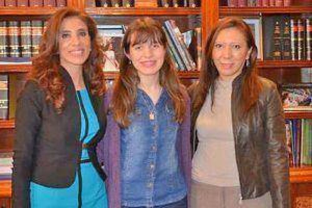 La gobernadora recibi� a alumna que participar� en olimp�adas de filosof�a