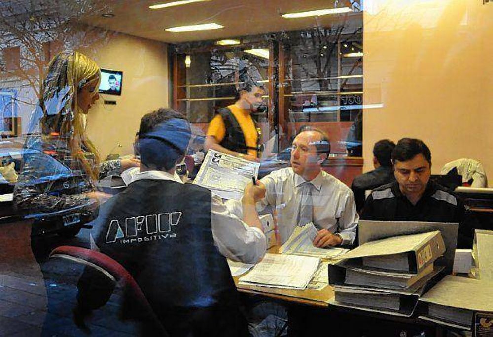 Buscan probar si Juan Suris lavaba dinero a trav�s de una financiera