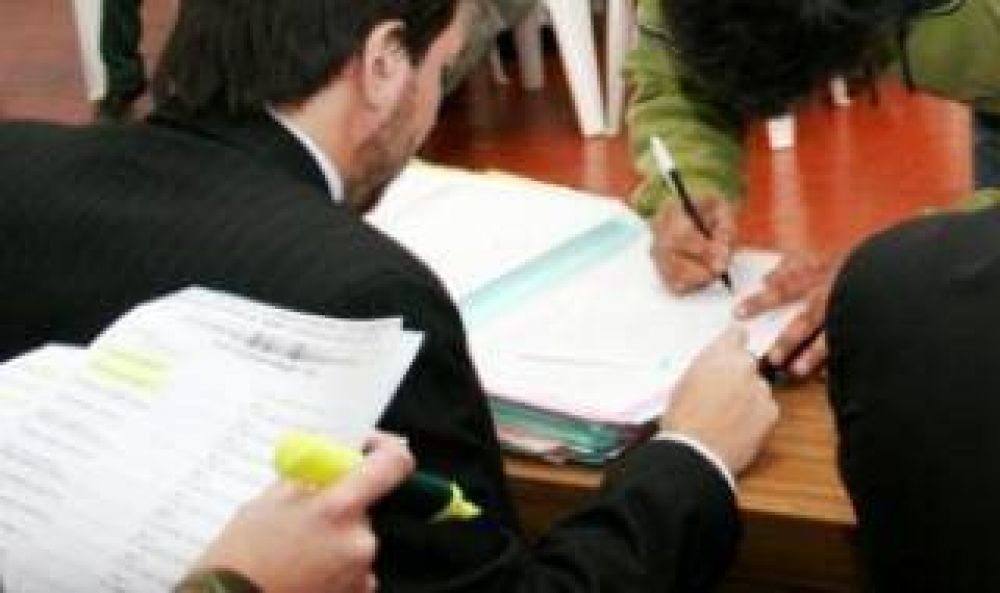 Tres Lomas: Firmaron 183 escrituras de ordenamiento catastral
