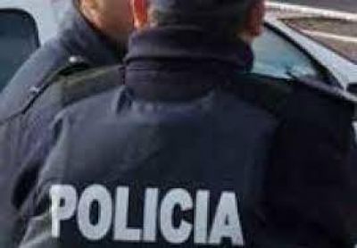 Motochorros encapuchados roban una netbook y 5 mil pesos en NOA Aberturas