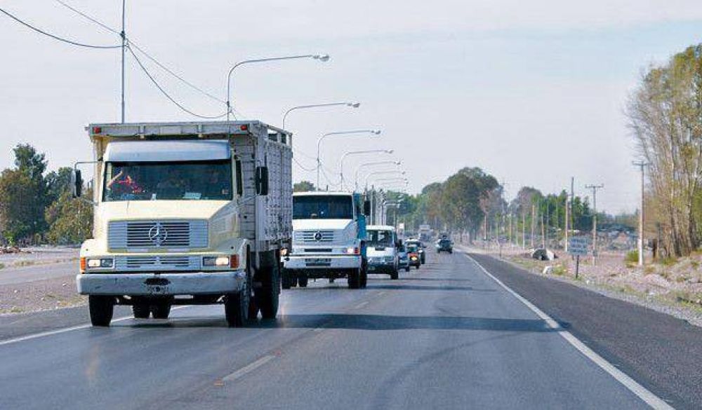 Con autoridades de Vialidad Nacional Gioja anunci� obras clave en dos rutas