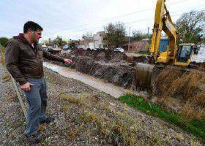 Trabajan en canales para evitar m�s anegamientos