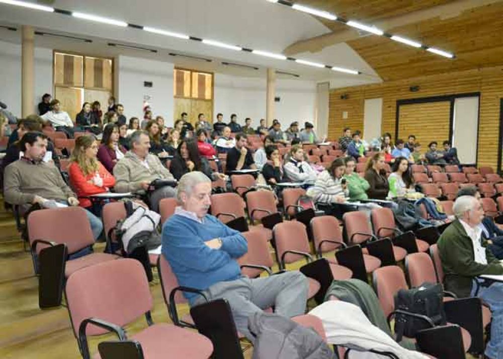 Un centenar de asistentes particip� del seminario sobre �el Mal de la Vaca Loca�