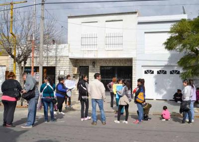 Esperan respuestas por viviendas del IPAV