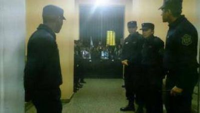 Docentes Autoconvocados bloquearon las puertas de la Legislatura