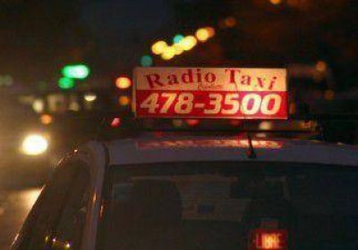 Taxista le sac� el cuchillo a un asaltante y lo redujo