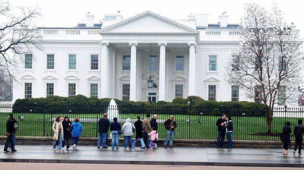 Susto en la Casa Blanca: un auto sigui� a las hijas de Obama