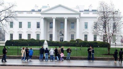 Susto en la Casa Blanca: un auto sigui� a las hijas de Obama