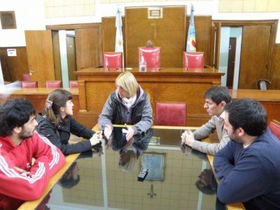 Baragiola recibi� a representantes de la FUM 