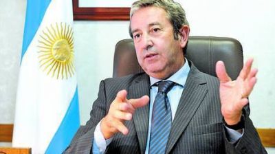 Cobos pide que se convoque al Comit� de Crisis en Buenos Aires y Mendoza