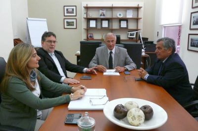 Ejecutan colector cloacal que beneficiar� a viviendas de IAPV