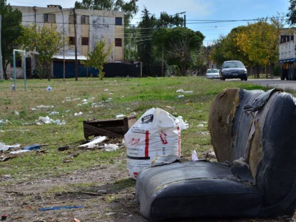 La ciudad tiene otros dos bald�os que se transformaron en basurales