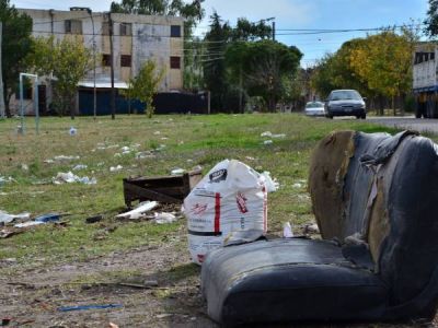 La ciudad tiene otros dos bald�os que se transformaron en basurales
