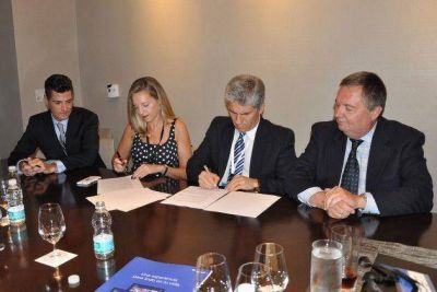El gobernador Poggi firm� un acuerdo de cooperaci�n con Microsoft