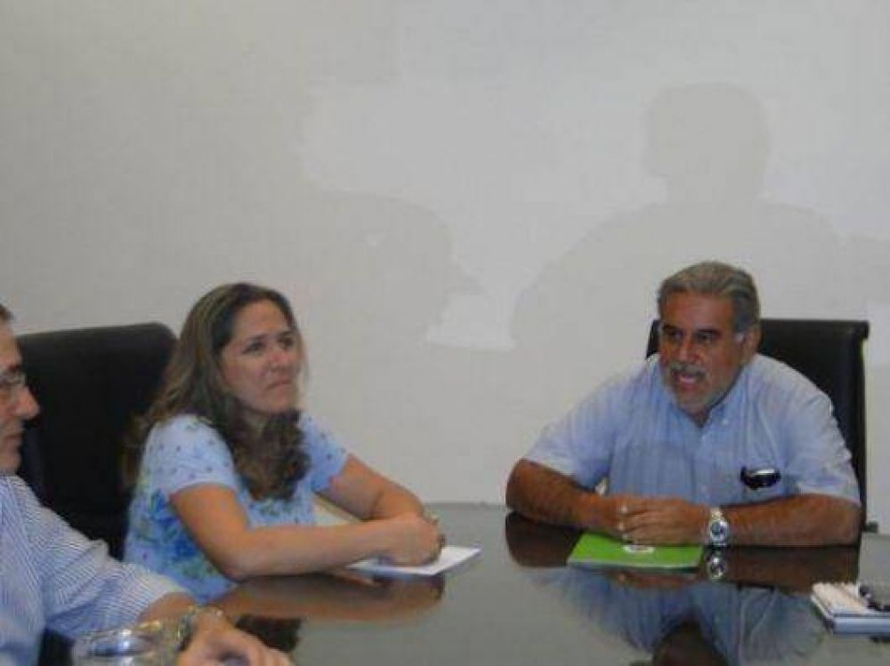 Albornoz le pide a Suteco que se siente a negociar