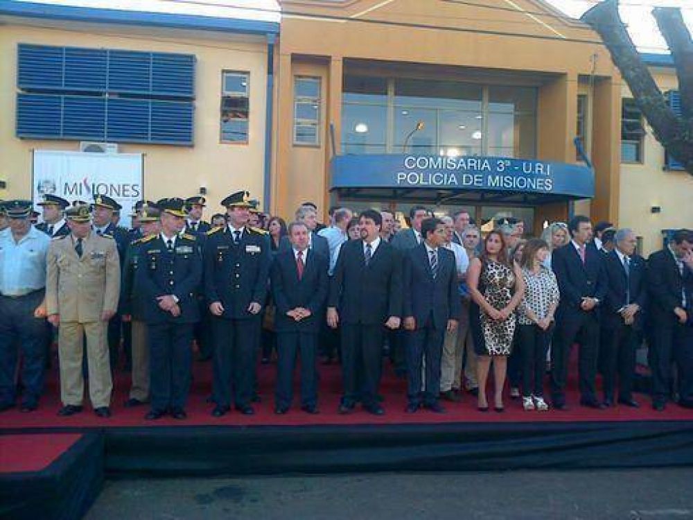 Con desfile, entrega de medallas y vecinos se inaugur� el nuevo edificio de la seccional 3ra de Polic�a