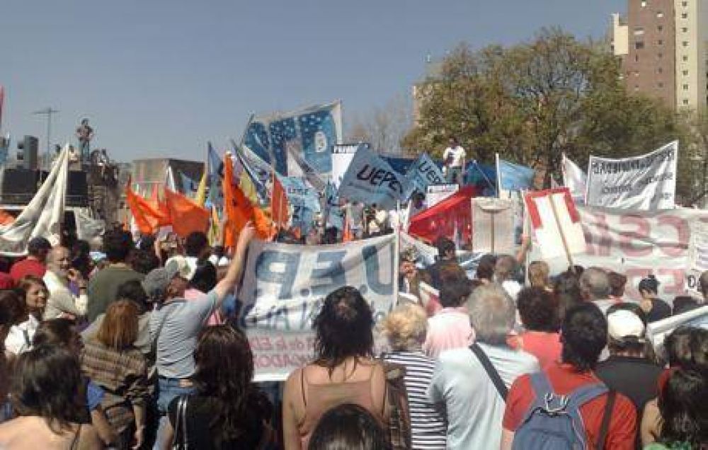 Los docentes marchan por 