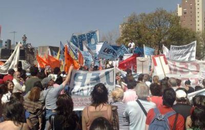 Los docentes marchan por 