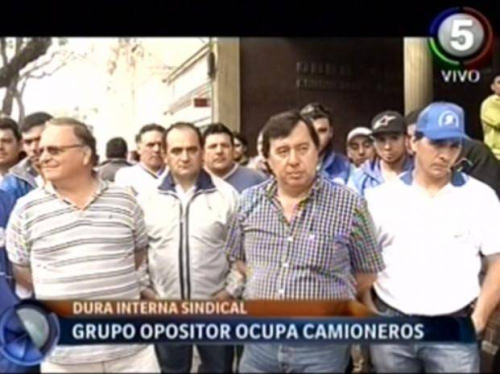 El sindicato de Camioneros espera la intervenci�n nacional con acusaciones cruzadas