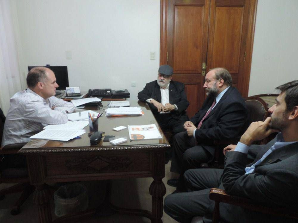 Jorge Henn recibi� al rector de la UNR y al decano de Ciencias M�dicas para tratar el programa Kiosco Saludable
