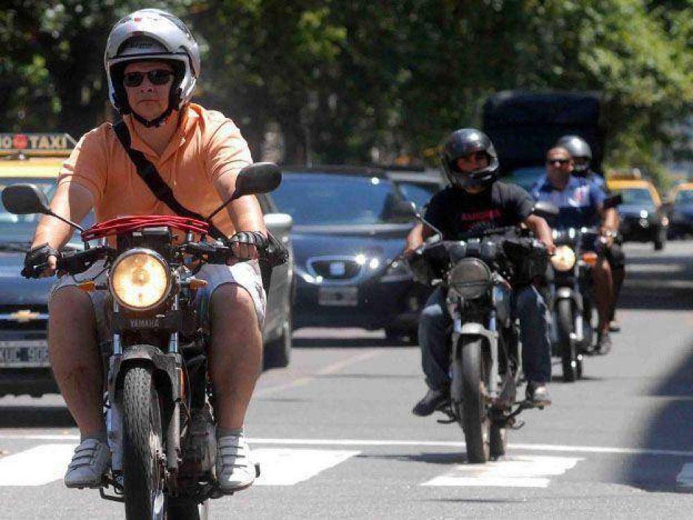 P�rez apura la legislaci�n para controlar a los motochorros con zonas donde no se podr� viajar de a dos