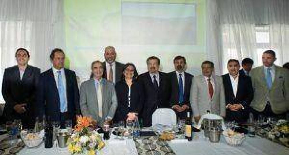 Contrapunto entre Mayoral y los empresarios por la miner�a