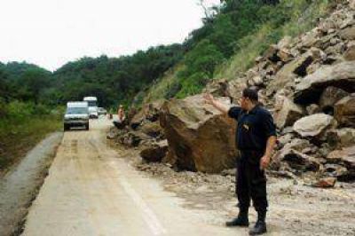 Se salvaron de milagro, pero el auto qued� destruido