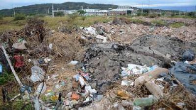 Suciedad, malezas, escombros y basurales sin control en cercan�as del predio ferial