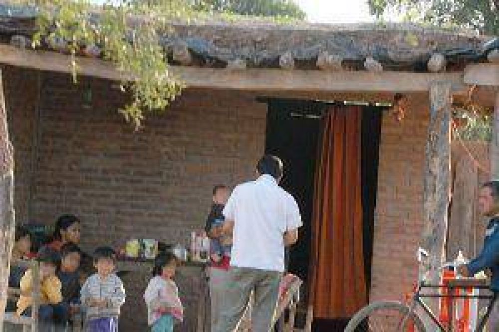 La justicia investiga a madre por la presunta entrega de 4 hijos