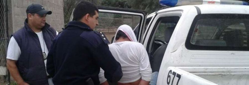 Allanan vivienda en barrio Santa Catalina y detienen a 