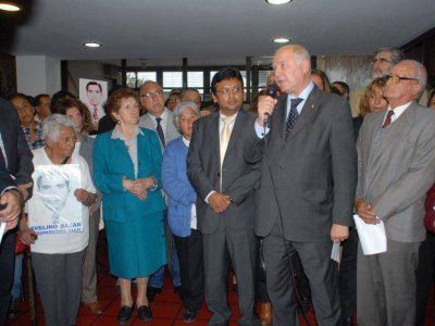 Sentido homenaje al dirigente Avelino Baz�n
