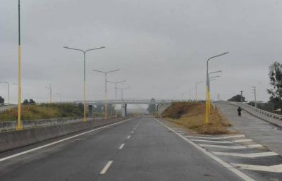 Seg�n Vialidad, los vecinos no dejan trabajar en la autov�a