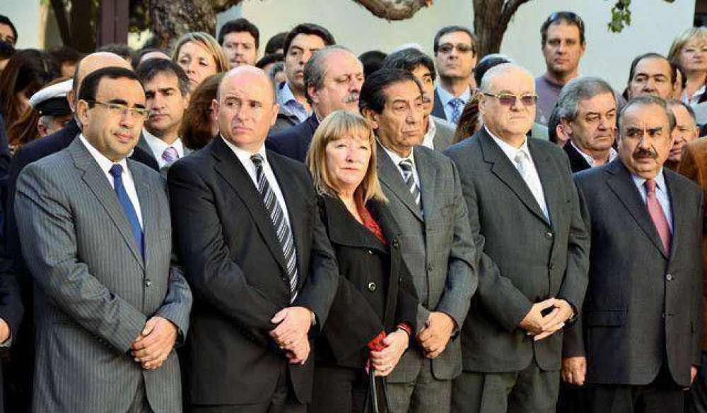 D�a de la miner�a: Saavedra habl� de un amesetamiento en la industria
