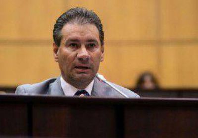 B�ttiga dijo que los estatales podr�n recibir un aumento despu�s de junio 