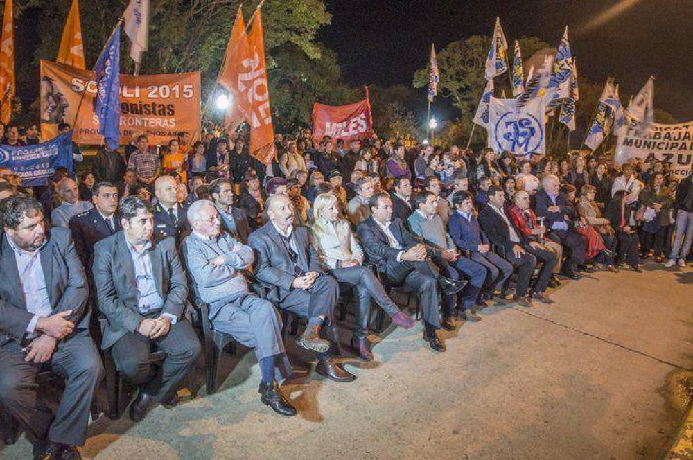 Inza restituy� el busto de Eva Per�n en la Delegaci�n de Cachar�