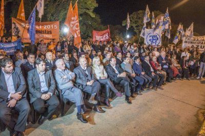 Inza restituy� el busto de Eva Per�n en la Delegaci�n de Cachar�
