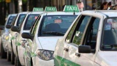 Los taxistas vuelven a la calle a reclamar aumento de tarifa
