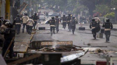 Recrudeci� la tensi�n en Venezuela: un muerto y 245 heridos
