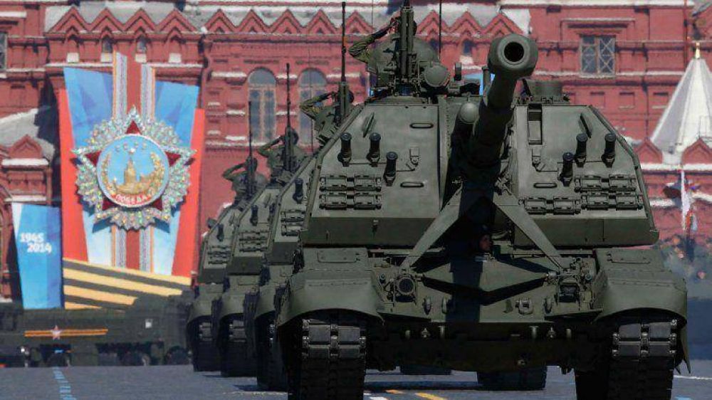 Ante su ej�rcito reunido en la Plaza Roja, Putin elogia 